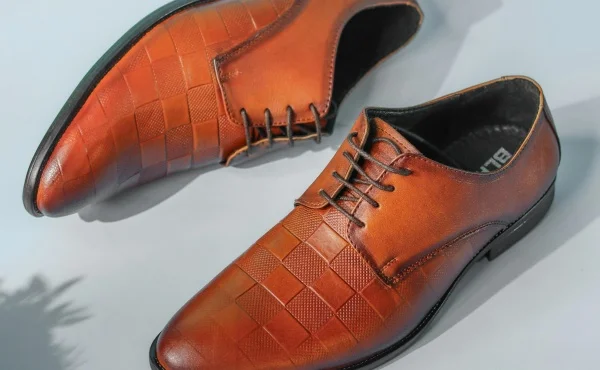 Explore our diverse range of men’s shoes. Perfect styles and sizes for every man!